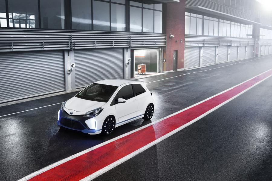  Toyota Yaris Hybrid-R Concept 2013 года  (фото 41 из 42)